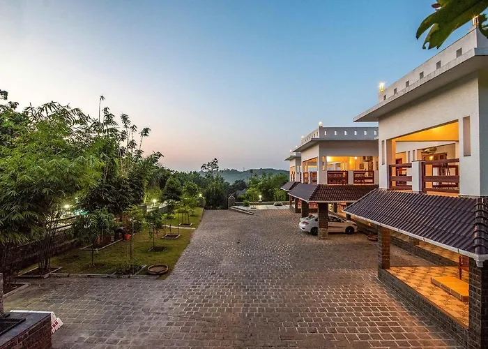 Stayvista At Springhills Villa & Ayurvedic Spa Kochi